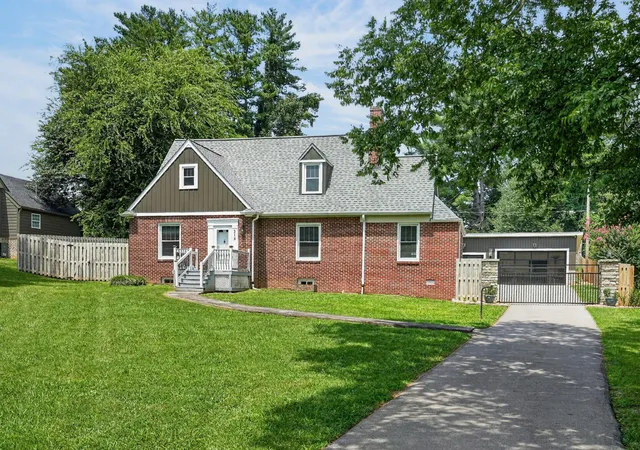 1st image of 218 Morrison St, Mc Minnville, TN 37110 | MLS# 3320032