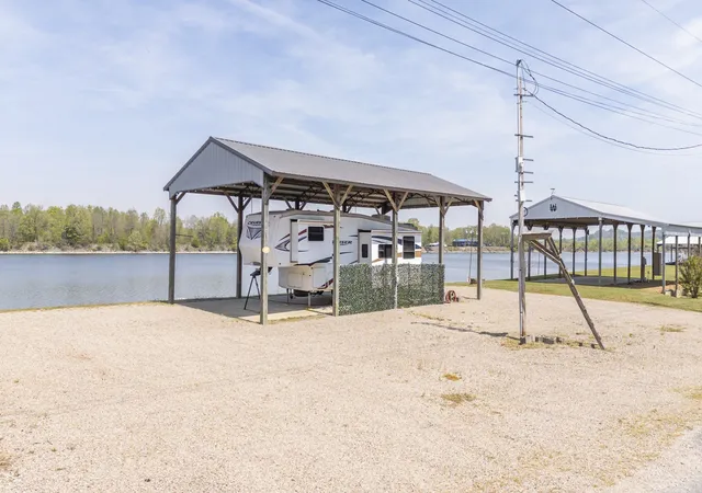 3rd image of 885 River Front Dr, Clifton, TN 38425 | MLS# 3333516