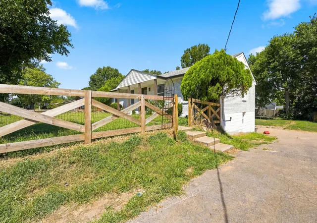 Photo 2 of Single family home for sale at 604 Harding Pl, Nashville, TN 37211 | MLS# 3501021 | Listing updated on 2026-09-19