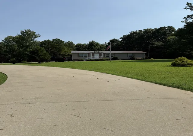 Photo 1 of Manufactured home for sale at 565 Mt Zion Rd, Mc Ewen, TN 37101 | MLS# 3320191 | Listing updated on 2026-08-04