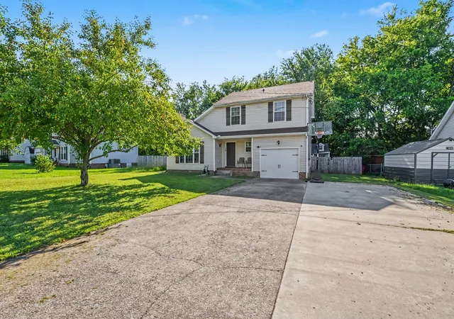 2nd image of 1040 Roedeer Dr, Clarksville, TN 37042 | MLS# 3336262