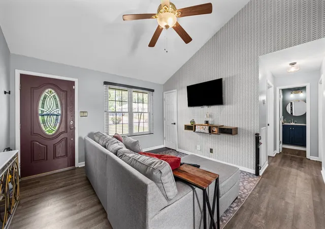 Photo 3 of Single family home for sale at 362 Donna Dr, Clarksville, TN 37042 | MLS# 3320091 | Listing updated on 2026-09-03