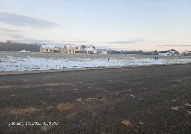 Photo 3 of Single family home for sale at 153 Aspen Pine Dr, Clarksville, TN 37043 | MLS# 3530628 | Listing updated on 2026-09-01