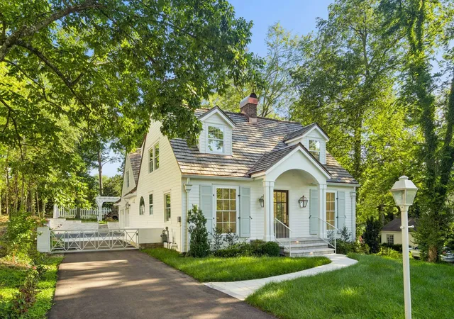 1st image of 4401 Iroquois Ave, Nashville, TN 37205 | MLS# 3431182