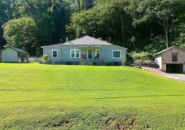 1st image of 8565 Lawrenceburg Hwy, Mount Pleasant, TN 38474 | MLS# 3335732