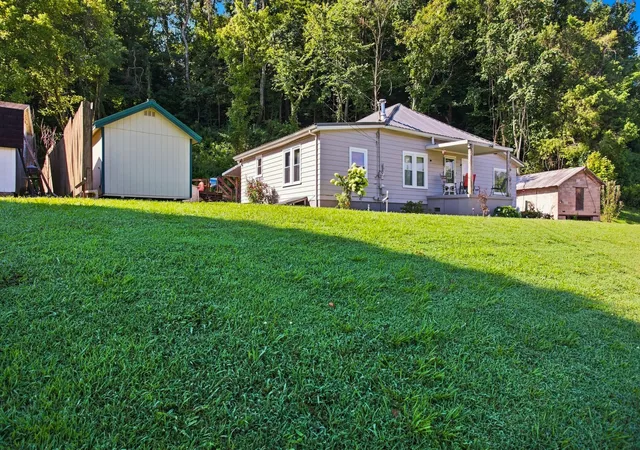 2nd image of 8565 Lawrenceburg Hwy, Mount Pleasant, TN 38474 | MLS# 3335732