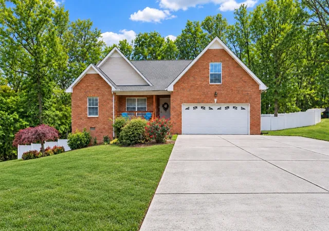 Photo 1 of Single family home for sale at 206 Eastwood Dr #A, Dickson, TN 37055 | MLS# 3320141 | Listing updated on 2026-10-02