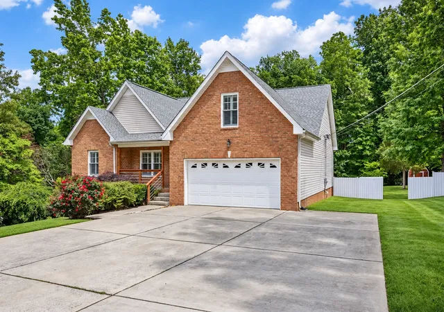 Photo 3 of Single family home for sale at 206 Eastwood Dr #A, Dickson, TN 37055 | MLS# 3320141 | Listing updated on 2026-10-09