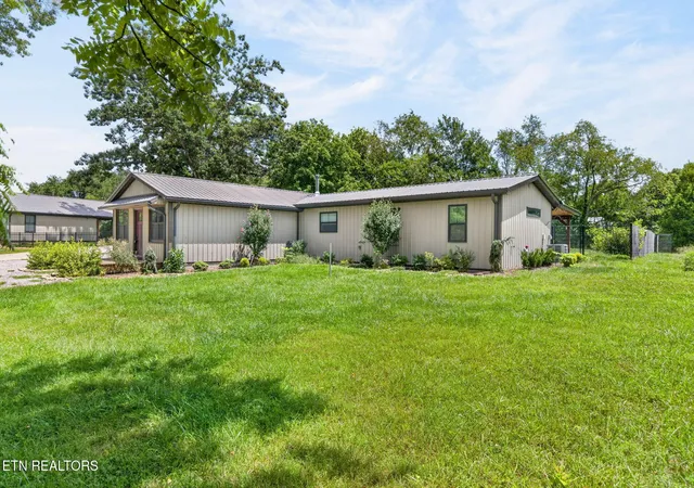 Photo 2 of Single family home for sale at 2490 Chestnut Hl Rd, Crossville, TN 38571 | MLS# 3320127 | Listing updated on 2026-08-07