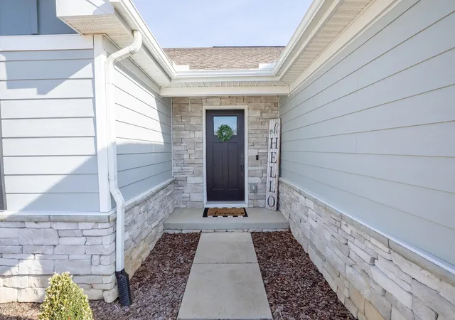Photo 2 of Single family home for sale at 909 Wilkinson Ln, White House, TN 37188 | MLS# 3320159 | Listing updated on 2026-09-24