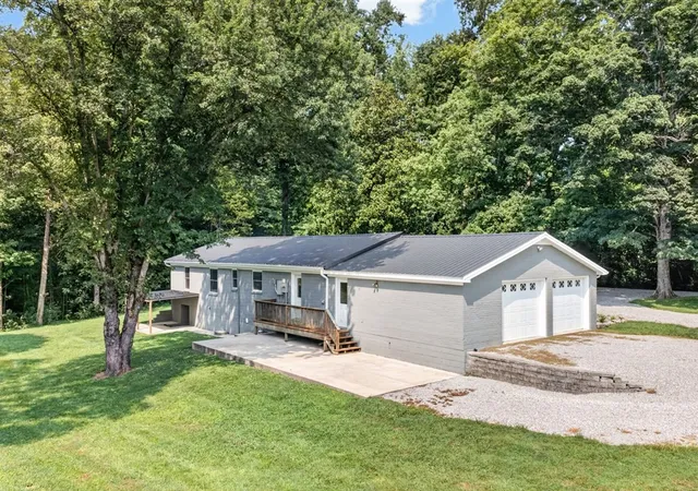 2nd image of 1121 Jackson St, Celina, TN 38551 | MLS# 3333541