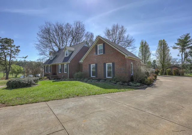 Photo 2 of Single family home for sale at 2685 Hampshire Pike, Columbia, TN 38401 | MLS# 3320180 | Listing updated on 2026-09-03