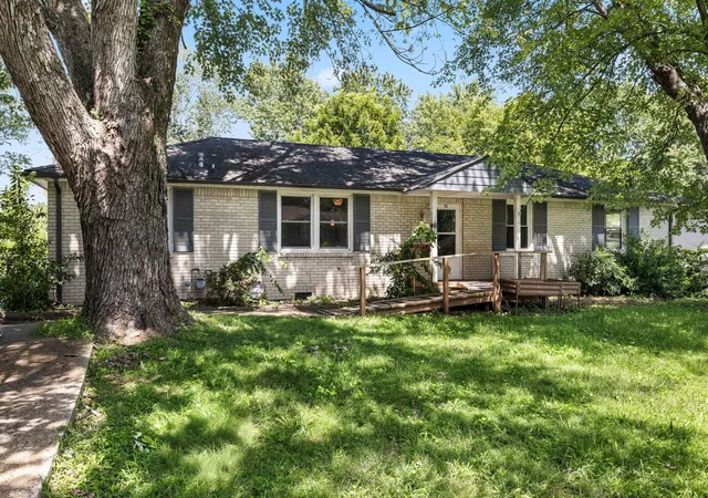 Photo 1 of Sale Pending at 210 Nottingham Pl, Clarksville, TN 37042 | MLS# 3320212 | Listing updated on 2026-08-22
