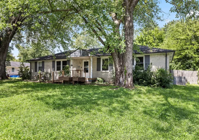 Photo 3 of Sale Pending at 210 Nottingham Pl, Clarksville, TN 37042 | MLS# 3320212 | Listing updated on 2026-08-22