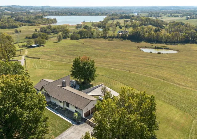 2nd image of 2202 Darks Mill Rd, Columbia, TN 38401 | MLS# 3320319
