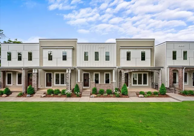 Photo 1 of Townhouse for sale at 604 Summit Trl, Nashville, TN 37207 | MLS# 3320338 | Listing updated on 2026-09-08