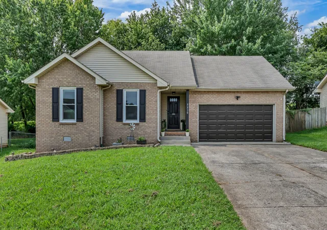 Photo 1 of Single family home for sale at 3250 S Senseney Cir, Clarksville, TN 37042 | MLS# 3514240 | Listing updated on 2026-10-13