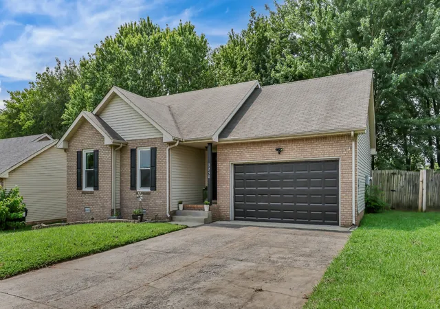 Photo 2 of Single family home for sale at 3250 S Senseney Cir, Clarksville, TN 37042 | MLS# 3514240 | Listing updated on 2026-10-13