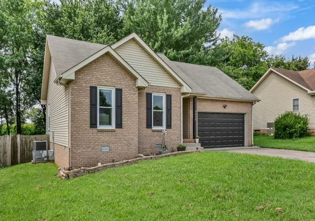 Photo 4 of Single family home for sale at 3250 S Senseney Cir, Clarksville, TN 37042 | MLS# 3514240 | Listing updated on 2026-10-13