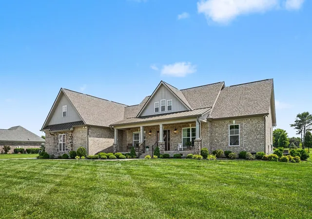 Photo 1 of Single family home for sale at 8002 Traditions Ln, Columbia, TN 38401 | MLS# 3336160 | Listing updated on 2026-10-11