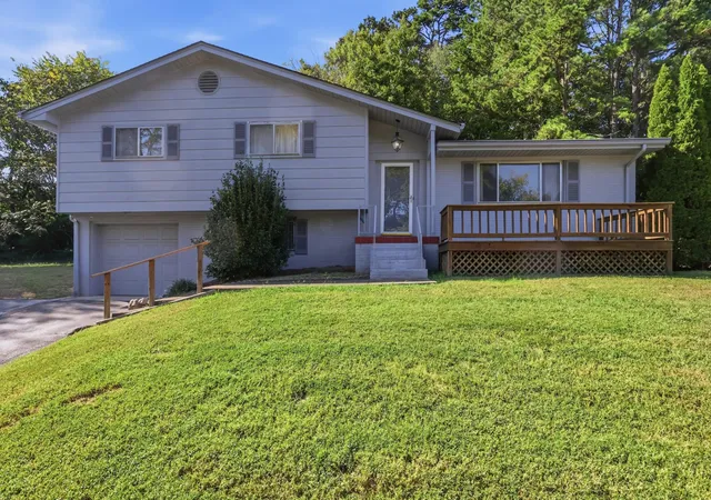 Single family home for sale at 1127 Hillsboro Dr, Chattanooga, TN 37412 | MLS# 3320566