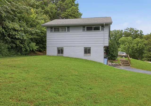 2nd image of 1127 Hillsboro Dr, Chattanooga, TN 37412 | MLS# 3320566