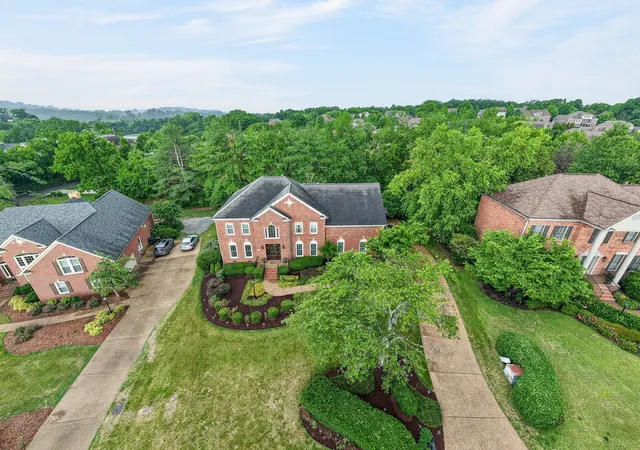 Photo 2 of Single family home for sale at 304 Lakemont Cir, Franklin, TN 37067 | MLS# 3506162 | Listing updated on 2026-09-23