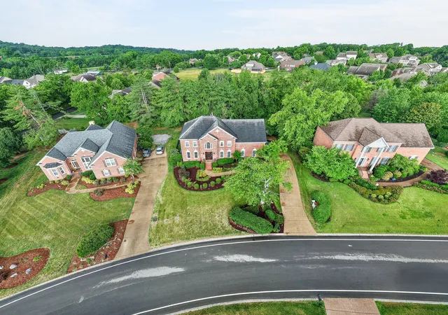 Photo 3 of Single family home for sale at 304 Lakemont Cir, Franklin, TN 37067 | MLS# 3506162 | Listing updated on 2026-09-23