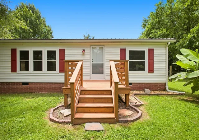 Photo 2 of Manufactured home for sale at 2299 Old Farmington Rd, Lewisburg, TN 37091 | MLS# 3320677 | Listing updated on 2026-09-04