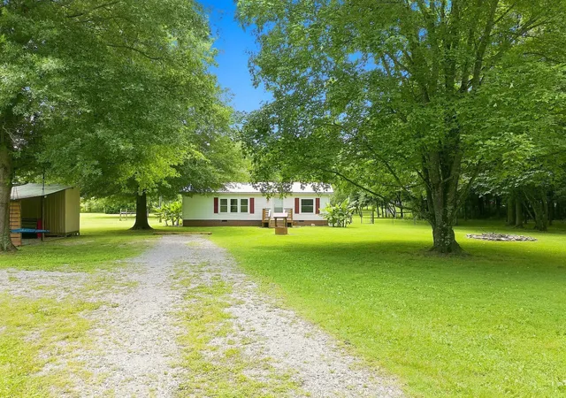 Photo 3 of Manufactured home for sale at 2299 Old Farmington Rd, Lewisburg, TN 37091 | MLS# 3320677 | Listing updated on 2026-09-04