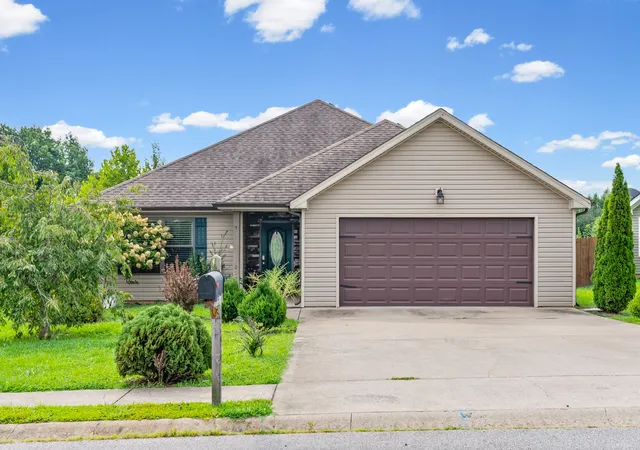 Photo 1 of Single family home for sale at 1292 Freedom Dr, Clarksville, TN 37042 | MLS# 3499705 | Listing updated on 2026-10-24