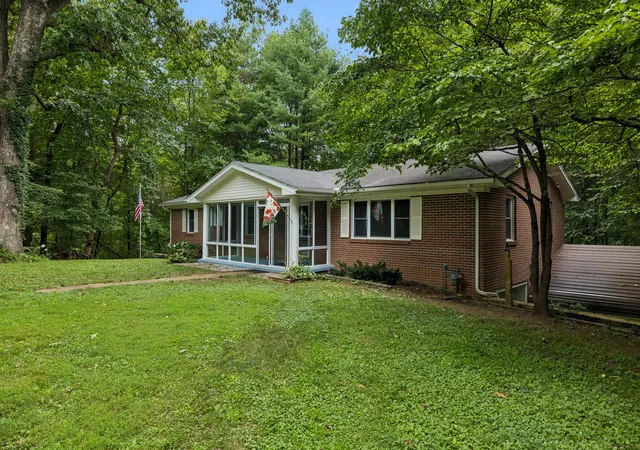 1st image of 302 W Point Dr, Lafayette, TN 37083 | MLS# 3333604