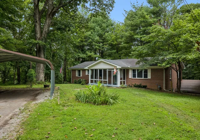 2nd image of 302 W Point Dr, Lafayette, TN 37083 | MLS# 3333604