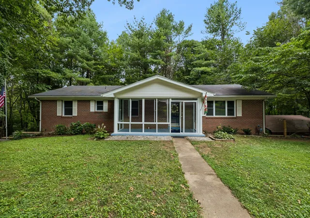 4th image of 302 W Point Dr, Lafayette, TN 37083 | MLS# 3333604