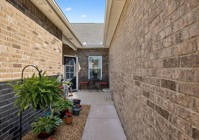 Photo 3 of Single family home for sale at 1648 Foston Ln, Gallatin, TN 37066 | MLS# 3320893 | Listing updated on 2026-08-04
