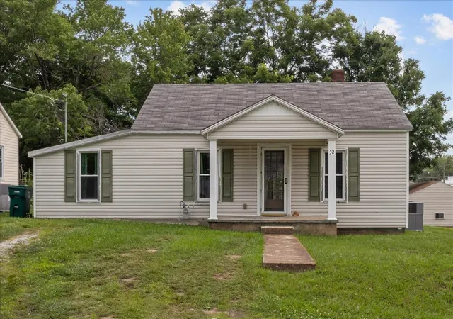 Photo 2 of Single family home for sale at 32 High St, Mc Ewen, TN 37101 | MLS# 3320671 | Listing updated on 2026-08-04
