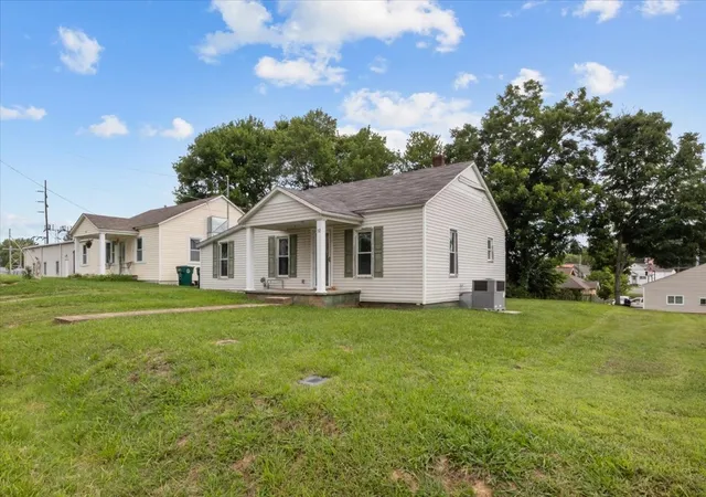 Photo 3 of Single family home for sale at 32 High St, Mc Ewen, TN 37101 | MLS# 3320671 | Listing updated on 2026-08-04