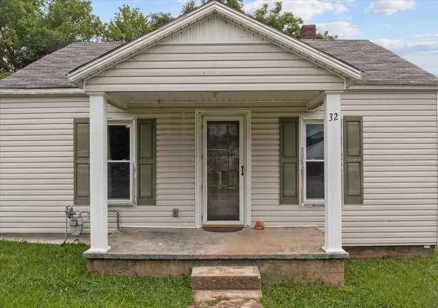 Photo 4 of Single family home for sale at 32 High St, Mc Ewen, TN 37101 | MLS# 3320671 | Listing updated on 2026-08-04