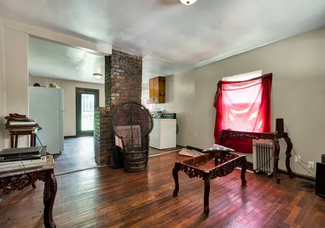 Photo 3 of Single family home for sale at 1722 Stanfiel St, Chattanooga, TN 37406 | MLS# 3320913 | Listing updated on 2026-08-31