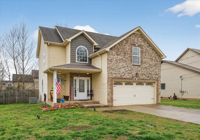 Photo 2 of Single family home for sale at 3462 Bradfield Dr, Clarksville, TN 37042 | MLS# 3321971 | Listing updated on 2026-10-07