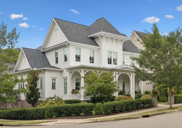 Photo 3 of Single family home for sale at 800 Stonewater Blvd, Franklin, TN 37064 | MLS# 3524695 | Listing updated on 2026-10-12
