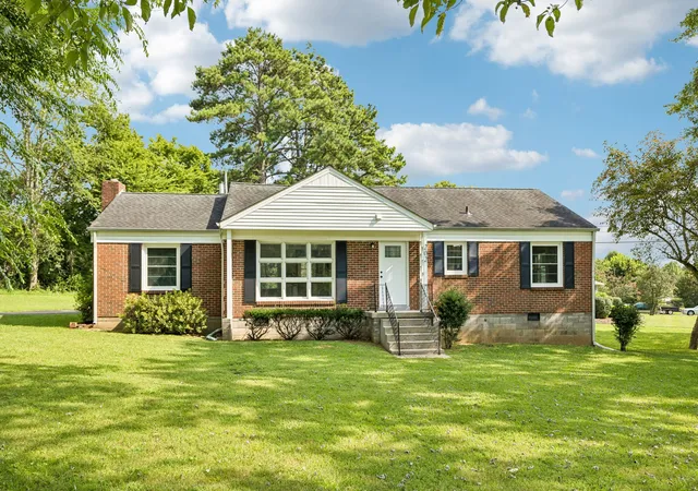 2nd image of 202 Jackson Heights Rd, Columbia, TN 38401 | MLS# 3501087