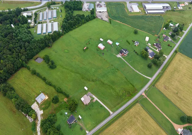 2nd image of 300 Sixteenth Model Rd, Manchester, TN 37355 | MLS# 3328435