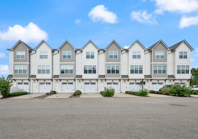 Photo 2 of Townhouse for sale at 104 Harper Lndg, Chapel Hill, TN 37034 | MLS# 3322450 | Listing updated on 2026-10-27