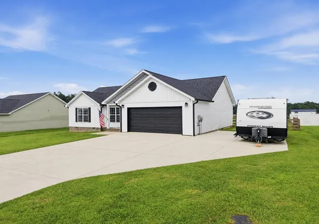 3rd image of 388 Pistole Rd, Sparta, TN 38583 | MLS# 3325514