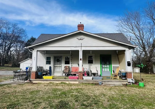 1st image of 501 E Madison St, Franklin, KY 42134 | MLS# 3321960