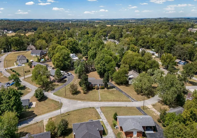 Photo 3 of Single family home for sale at 1610 June Ave, Shelbyville, TN 37160 | MLS# 3336192 | Listing updated on 2026-09-28