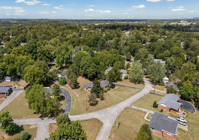 Photo 4 of Single family home for sale at 1610 June Ave, Shelbyville, TN 37160 | MLS# 3336192 | Listing updated on 2026-09-28