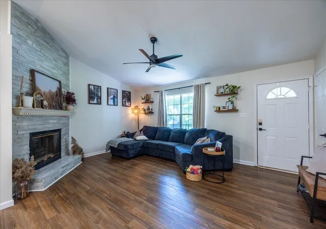 Photo 3 of Single family home for sale at 860 Anchor Dr, Lenoir City, TN 37771 | MLS# 3516024 | Listing updated on 2026-09-14