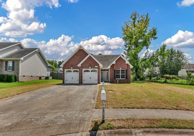 Photo 3 of Single family home for sale at 420 Chestnut Grv Way, Clarksville, TN 37042 | MLS# 3502028 | Listing updated on 2026-08-24
